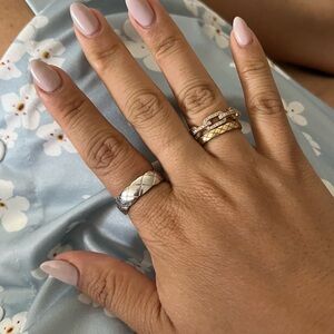 14k white gold ring *size59/size9*